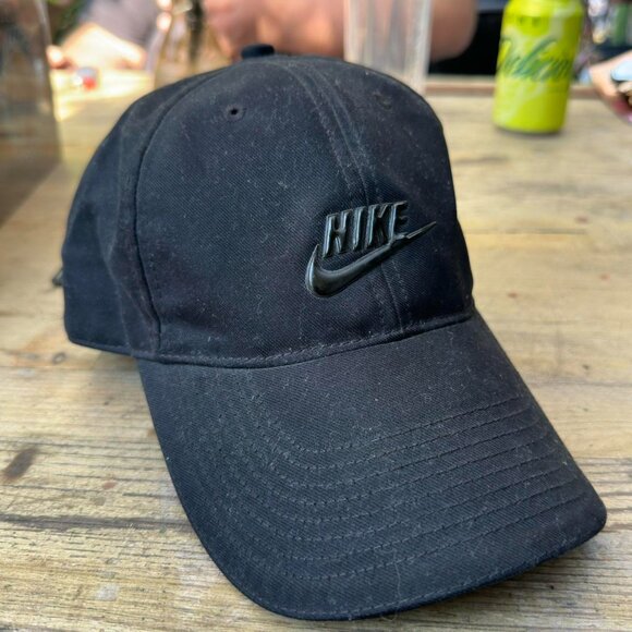 VTG Nike Puff Print Nike Swoosh logo Strapback in black - Picture 2 of 6